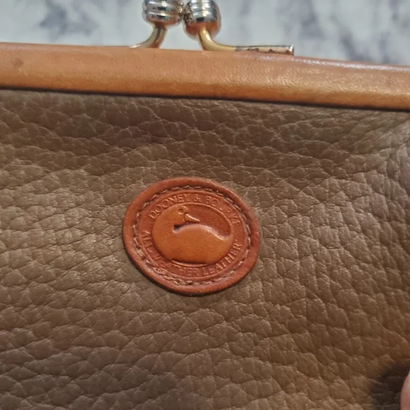 Rare Vintage Dooney & Bourke All Weather Leather Taupe KissLock Coin Purse/Pouch - Picture 10 of 10